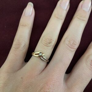 Elegant Two-Tone 14k White and Yellow Gold Ring with Interlocking Diamond